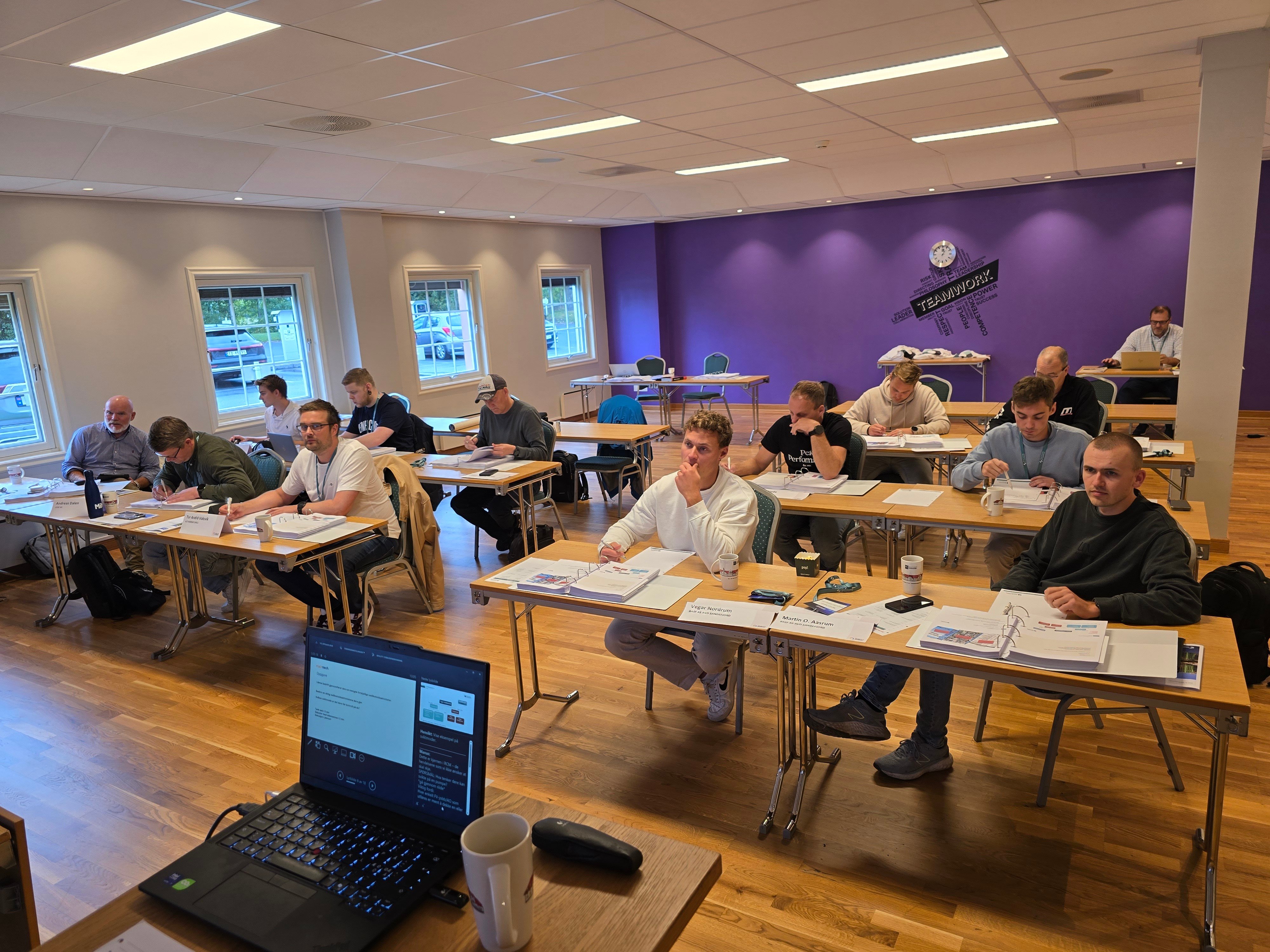 Teori og praktiske oppgaver for deltakerne